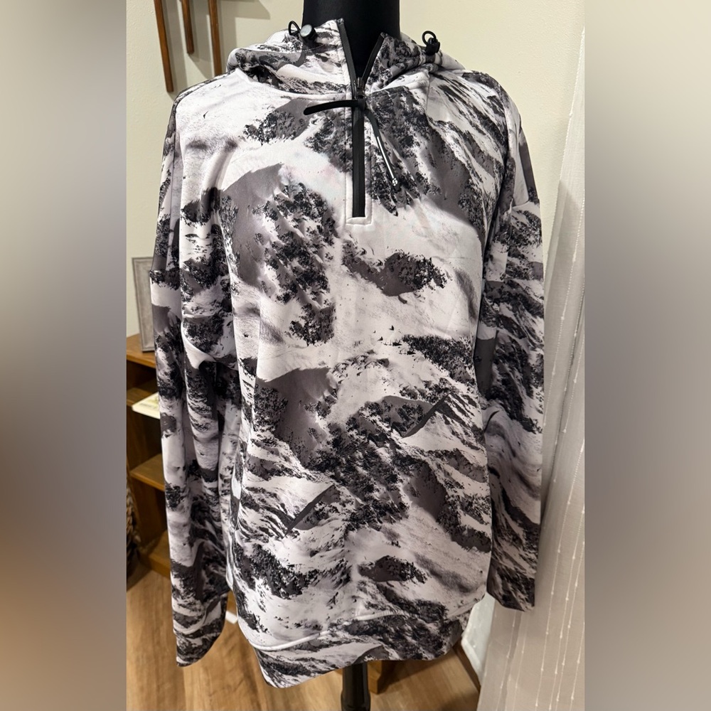 Black and White Abstract Hoodie—Sports Illustrated